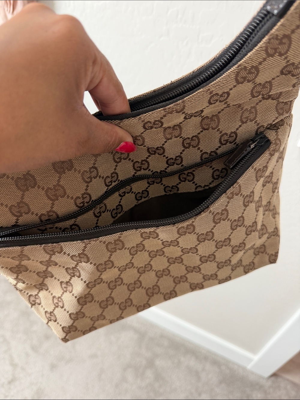 Gucci GG Canvas Shoulder Bag - Picture 4 of 10